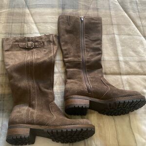 Women’s knee high Suede Lug sole Round Toe Zip up Boots